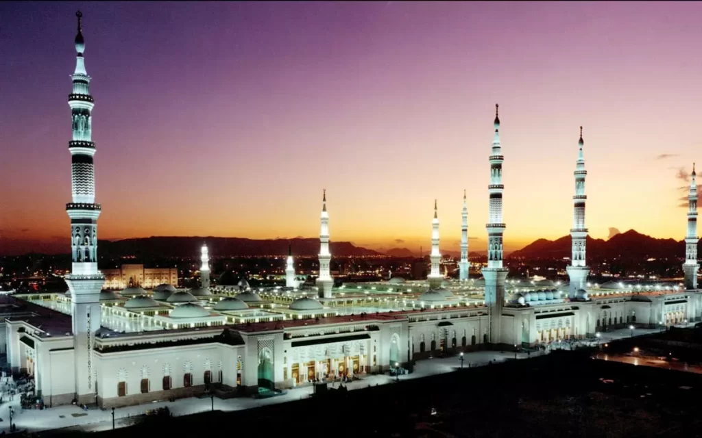 La-Beaute-de-Medine-Decouvrez-les-Lieux-Saints-et-Historiques-lors-de-votre-Omra